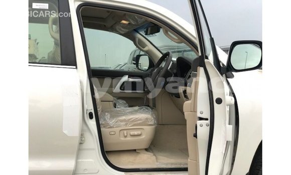 Buy Import Toyota Land Cruiser White Car in Import - Dubai in Ayeyarwady Buy Import Toyota Land Cruiser White Car in Import - Dubai in Ayeyarwady