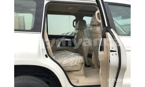 Acheter Import Voiture Toyota Land Cruiser Blanc à Import - Dubai, #<Region:0x000000000c5121b8> Acheter Import Voiture Toyota Land Cruiser Blanc à Import - Dubai, #<Region:0x000000000c5121b8>