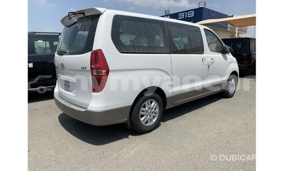 Buy Import Hyundai Accent White Car in Import - Dubai in Ayeyarwady Buy Import Hyundai Accent White Car in Import - Dubai in Ayeyarwady