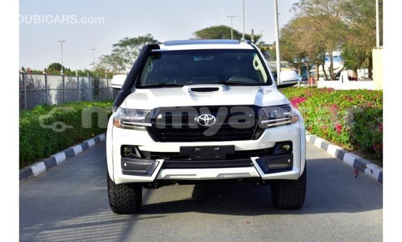 Buy Import Toyota Land Cruiser White Car in Import - Dubai in Ayeyarwady Buy Import Toyota Land Cruiser White Car in Import - Dubai in Ayeyarwady