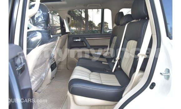 Buy Import Toyota Land Cruiser White Car in Import - Dubai in Ayeyarwady Buy Import Toyota Land Cruiser White Car in Import - Dubai in Ayeyarwady