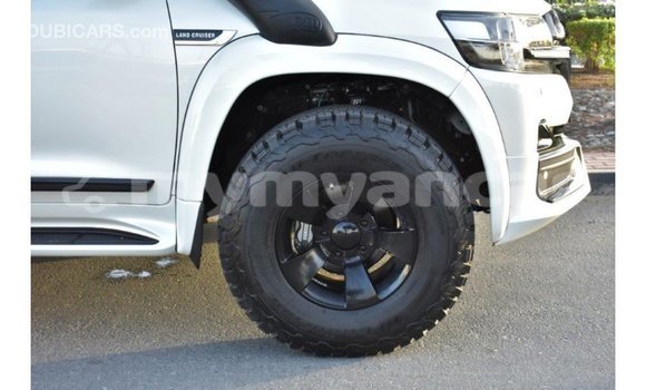 Buy Import Toyota Land Cruiser White Car in Import - Dubai in Ayeyarwady Buy Import Toyota Land Cruiser White Car in Import - Dubai in Ayeyarwady