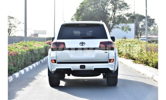 Buy Import Toyota Land Cruiser White Car in Import - Dubai in Ayeyarwady Buy Import Toyota Land Cruiser White Car in Import - Dubai in Ayeyarwady