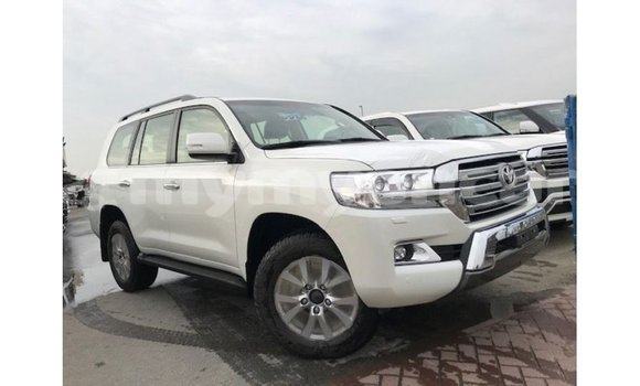 သွင်းကုန် Toyota Land Cruiser White ကား Import - Dubai Ayeyarwady သွင်းကုန် Toyota Land Cruiser White ကား Import - Dubai Ayeyarwady