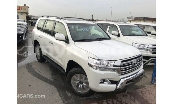 သွင်းကုန် Toyota Land Cruiser White ကား Import - Dubai Ayeyarwady သွင်းကုန် Toyota Land Cruiser White ကား Import - Dubai Ayeyarwady