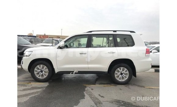 သွင်းကုန် Toyota Land Cruiser White ကား Import - Dubai Ayeyarwady သွင်းကုန် Toyota Land Cruiser White ကား Import - Dubai Ayeyarwady