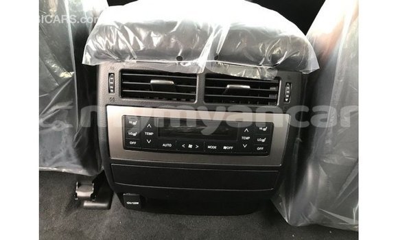 သွင်းကုန် Toyota Land Cruiser White ကား Import - Dubai Ayeyarwady သွင်းကုန် Toyota Land Cruiser White ကား Import - Dubai Ayeyarwady
