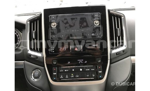 သွင်းကုန် Toyota Land Cruiser White ကား Import - Dubai Ayeyarwady သွင်းကုန် Toyota Land Cruiser White ကား Import - Dubai Ayeyarwady