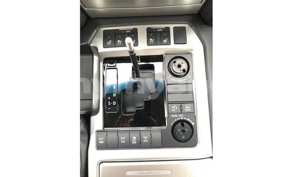 သွင်းကုန် Toyota Land Cruiser White ကား Import - Dubai Ayeyarwady သွင်းကုန် Toyota Land Cruiser White ကား Import - Dubai Ayeyarwady