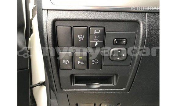 သွင်းကုန် Toyota Land Cruiser White ကား Import - Dubai Ayeyarwady သွင်းကုန် Toyota Land Cruiser White ကား Import - Dubai Ayeyarwady