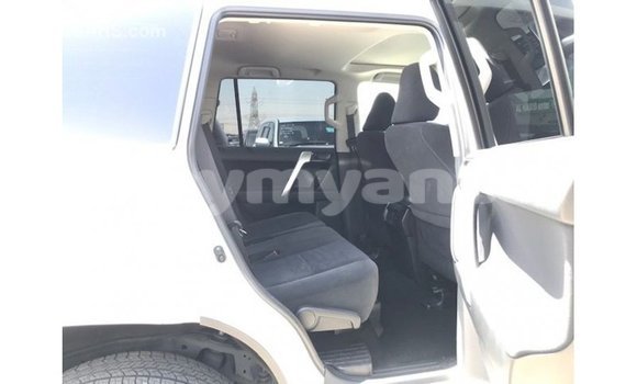 သွင်းကုန် Toyota Prado White ကား Import - Dubai Ayeyarwady သွင်းကုန် Toyota Prado White ကား Import - Dubai Ayeyarwady