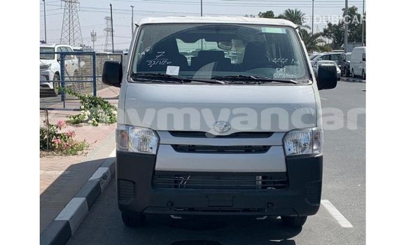 Buy Import Toyota Hiace White Car in Import - Dubai in Ayeyarwady Buy Import Toyota Hiace White Car in Import - Dubai in Ayeyarwady