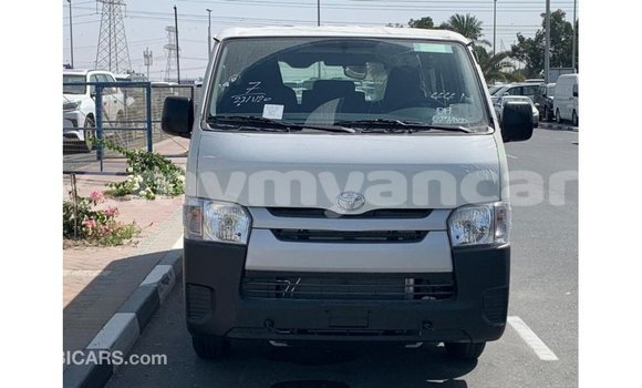 Buy Import Toyota Hiace White Car in Import - Dubai in Ayeyarwady Buy Import Toyota Hiace White Car in Import - Dubai in Ayeyarwady