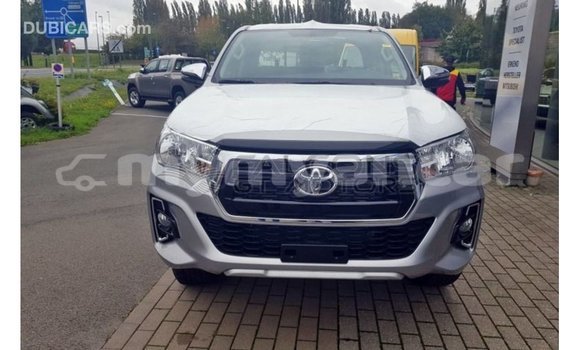 Buy Import Toyota Hilux Brown Car in Import - Dubai in Ayeyarwady Buy Import Toyota Hilux Brown Car in Import - Dubai in Ayeyarwady