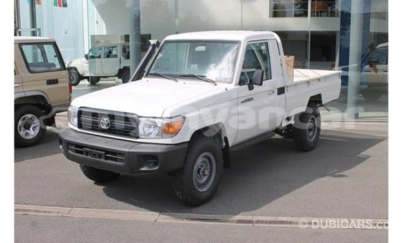 Buy Import Toyota Land Cruiser White Car in Import - Dubai in Ayeyarwady Buy Import Toyota Land Cruiser White Car in Import - Dubai in Ayeyarwady