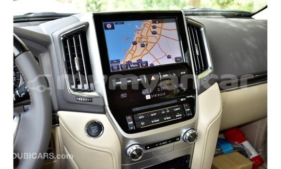 သွင်းကုန် Toyota Land Cruiser White ကား Import - Dubai Ayeyarwady သွင်းကုန် Toyota Land Cruiser White ကား Import - Dubai Ayeyarwady