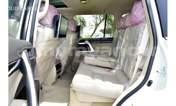 သွင်းကုန် Toyota Land Cruiser White ကား Import - Dubai Ayeyarwady သွင်းကုန် Toyota Land Cruiser White ကား Import - Dubai Ayeyarwady