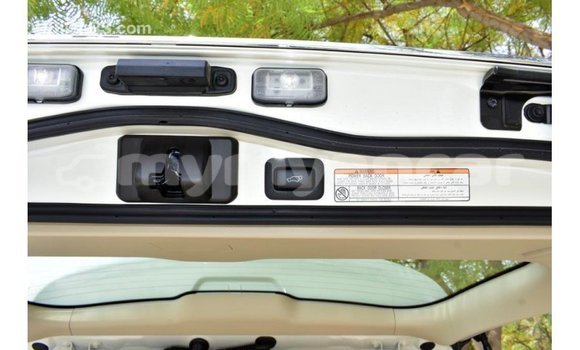 သွင်းကုန် Toyota Land Cruiser White ကား Import - Dubai Ayeyarwady သွင်းကုန် Toyota Land Cruiser White ကား Import - Dubai Ayeyarwady