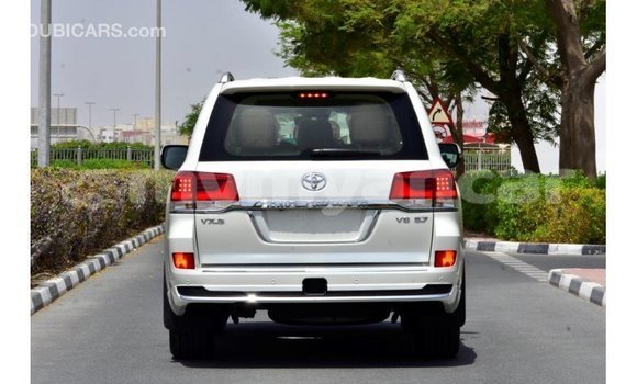 သွင်းကုန် Toyota Land Cruiser White ကား Import - Dubai Ayeyarwady သွင်းကုန် Toyota Land Cruiser White ကား Import - Dubai Ayeyarwady