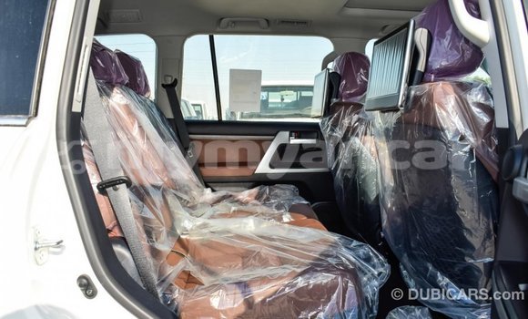 Buy Import Toyota Land Cruiser White Car in Import - Dubai in Ayeyarwady Buy Import Toyota Land Cruiser White Car in Import - Dubai in Ayeyarwady