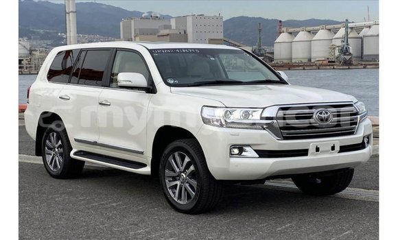 Buy Import Toyota Land Cruiser White Car in Import - Dubai in Ayeyarwady Buy Import Toyota Land Cruiser White Car in Import - Dubai in Ayeyarwady