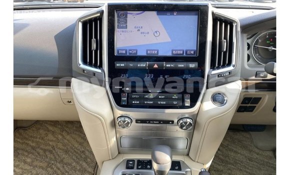 Buy Import Toyota Land Cruiser White Car in Import - Dubai in Ayeyarwady Buy Import Toyota Land Cruiser White Car in Import - Dubai in Ayeyarwady
