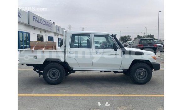 Buy Import Toyota Land Cruiser White Car in Import - Dubai in Ayeyarwady Buy Import Toyota Land Cruiser White Car in Import - Dubai in Ayeyarwady