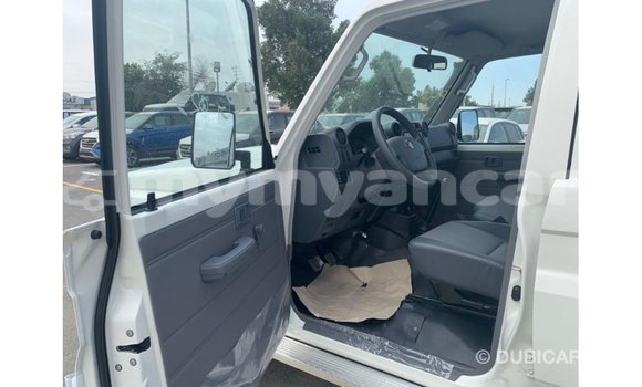 Buy Import Toyota Land Cruiser White Car in Import - Dubai in Ayeyarwady Buy Import Toyota Land Cruiser White Car in Import - Dubai in Ayeyarwady