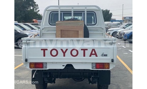 Buy Import Toyota Land Cruiser White Car in Import - Dubai in Ayeyarwady Buy Import Toyota Land Cruiser White Car in Import - Dubai in Ayeyarwady