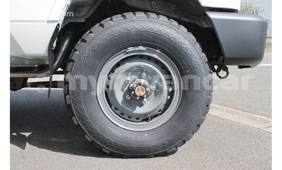 Buy Import Toyota Land Cruiser White Car in Import - Dubai in Ayeyarwady Buy Import Toyota Land Cruiser White Car in Import - Dubai in Ayeyarwady