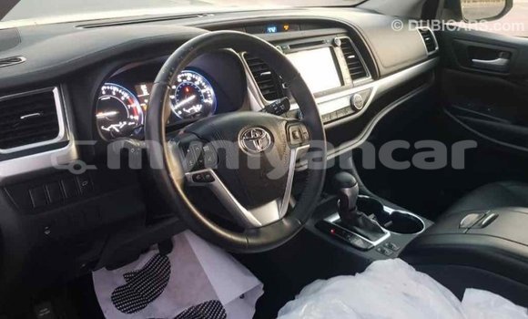 သွင်းကုန် Toyota Highlander Black ကား Import - Dubai Ayeyarwady သွင်းကုန် Toyota Highlander Black ကား Import - Dubai Ayeyarwady