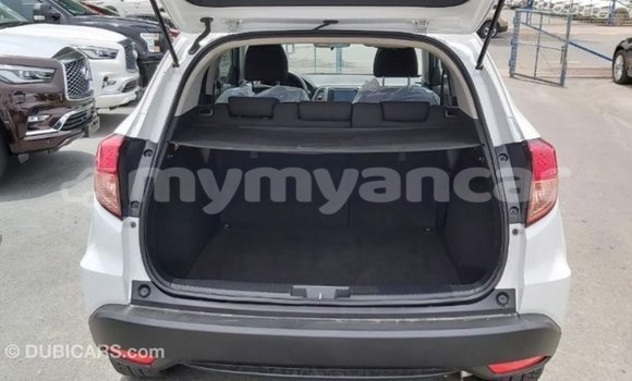 Buy Import Honda C White Bike in Import - Dubai in Ayeyarwady Buy Import Honda C White Bike in Import - Dubai in Ayeyarwady