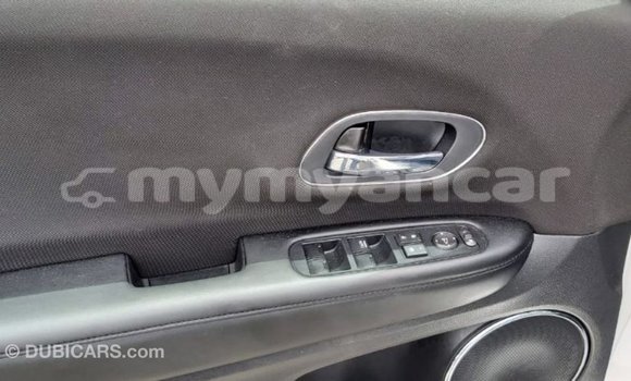 Buy Import Honda C White Bike in Import - Dubai in Ayeyarwady Buy Import Honda C White Bike in Import - Dubai in Ayeyarwady