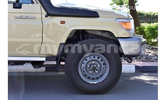 Buy Import Toyota Land Cruiser Beige Car in Import - Dubai in Ayeyarwady Buy Import Toyota Land Cruiser Beige Car in Import - Dubai in Ayeyarwady