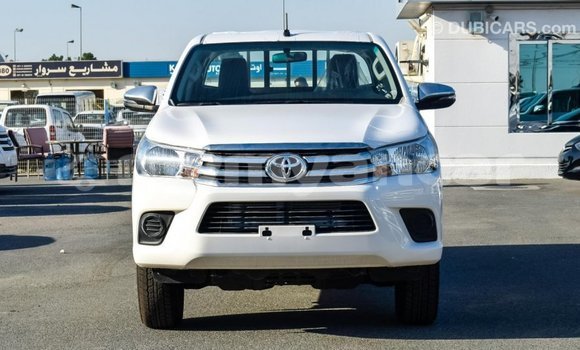သွင်းကုန် Toyota Hilux White ကား Import - Dubai Ayeyarwady သွင်းကုန် Toyota Hilux White ကား Import - Dubai Ayeyarwady