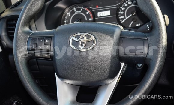 သွင်းကုန် Toyota Hilux White ကား Import - Dubai Ayeyarwady သွင်းကုန် Toyota Hilux White ကား Import - Dubai Ayeyarwady