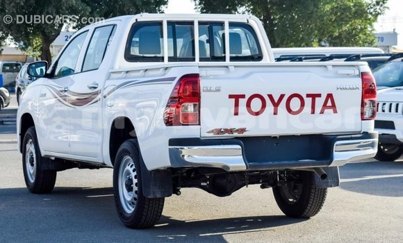 သွင်းကုန် Toyota Hilux White ကား Import - Dubai Ayeyarwady သွင်းကုန် Toyota Hilux White ကား Import - Dubai Ayeyarwady