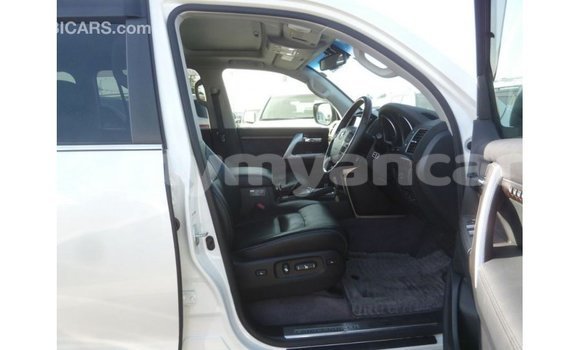 Acheter Import Voiture Toyota Land Cruiser Blanc à Import - Dubai, #<Region:0x000000000c5121b8> Acheter Import Voiture Toyota Land Cruiser Blanc à Import - Dubai, #<Region:0x000000000c5121b8>