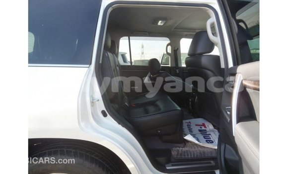 Acheter Import Voiture Toyota Land Cruiser Blanc à Import - Dubai, #<Region:0x000000000c5121b8> Acheter Import Voiture Toyota Land Cruiser Blanc à Import - Dubai, #<Region:0x000000000c5121b8>