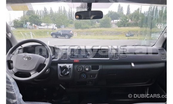 သွင်းကုန် Toyota Hiace White ကား Import - Dubai Ayeyarwady သွင်းကုန် Toyota Hiace White ကား Import - Dubai Ayeyarwady