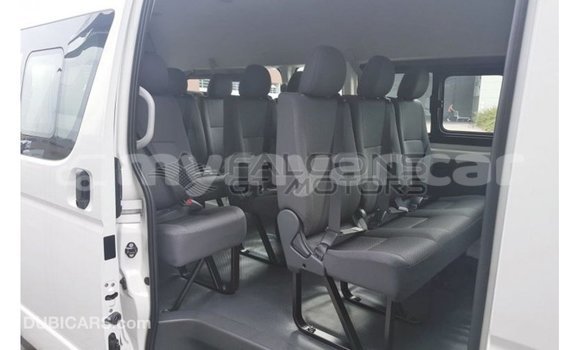 သွင်းကုန် Toyota Hiace White ကား Import - Dubai Ayeyarwady သွင်းကုန် Toyota Hiace White ကား Import - Dubai Ayeyarwady