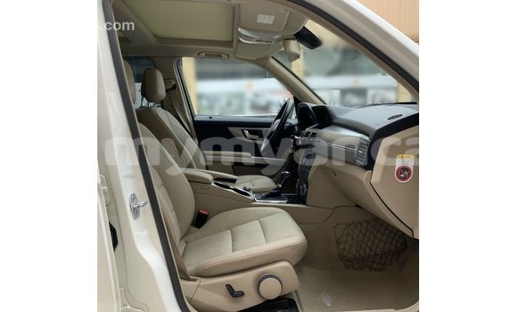 Buy Import Mercedes-Benz 190 (W201) White Car in Import - Dubai in Ayeyarwady Buy Import Mercedes-Benz 190 (W201) White Car in Import - Dubai in Ayeyarwady