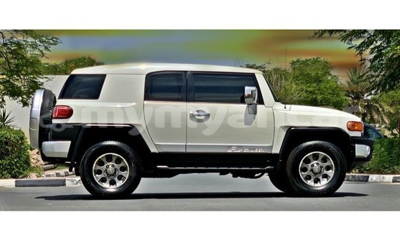 Buy Import Toyota FJ Cruiser White Car in Import - Dubai in Ayeyarwady Buy Import Toyota FJ Cruiser White Car in Import - Dubai in Ayeyarwady