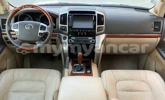 Acheter Import Voiture Toyota Land Cruiser Blanc à Import - Dubai, #<Region:0x000000000c5121b8> Acheter Import Voiture Toyota Land Cruiser Blanc à Import - Dubai, #<Region:0x000000000c5121b8>
