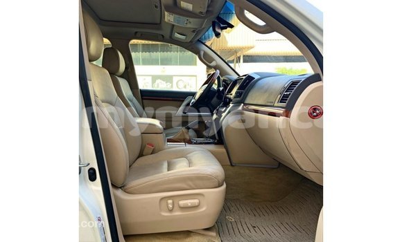 Acheter Import Voiture Toyota Land Cruiser Blanc à Import - Dubai, #<Region:0x000000000c5121b8> Acheter Import Voiture Toyota Land Cruiser Blanc à Import - Dubai, #<Region:0x000000000c5121b8>