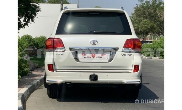 Acheter Import Voiture Toyota Land Cruiser Blanc à Import - Dubai, #<Region:0x000000000c5121b8> Acheter Import Voiture Toyota Land Cruiser Blanc à Import - Dubai, #<Region:0x000000000c5121b8>