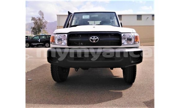 Buy Import Toyota Land Cruiser White Car in Import - Dubai in Ayeyarwady