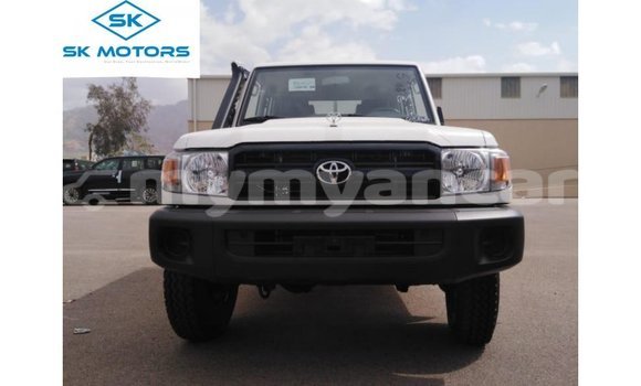 Buy Import Toyota Land Cruiser White Car in Import - Dubai in Ayeyarwady