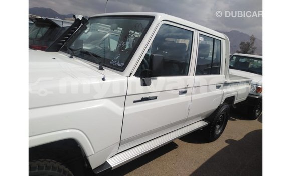 သွင်းကုန် Toyota Land Cruiser White ကား Import - Dubai Ayeyarwady သွင်းကုန် Toyota Land Cruiser White ကား Import - Dubai Ayeyarwady