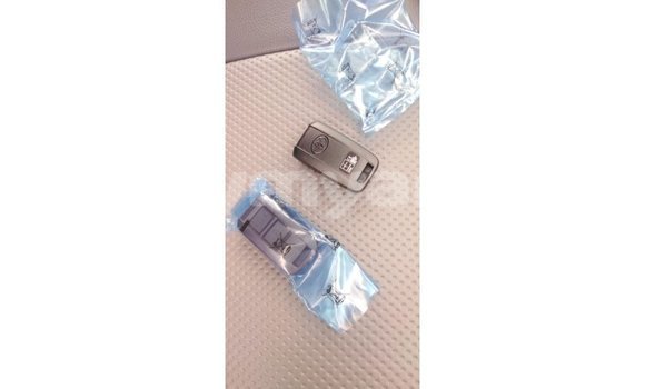 သွင်းကုန် Toyota Land Cruiser White ကား Import - Dubai Ayeyarwady သွင်းကုန် Toyota Land Cruiser White ကား Import - Dubai Ayeyarwady